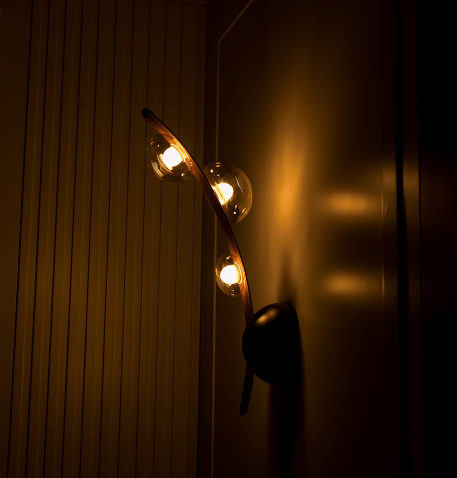 Kinşasa Brown Leather Three Honey Glass Wall Sconce - Heka Lighting & Trading Limited