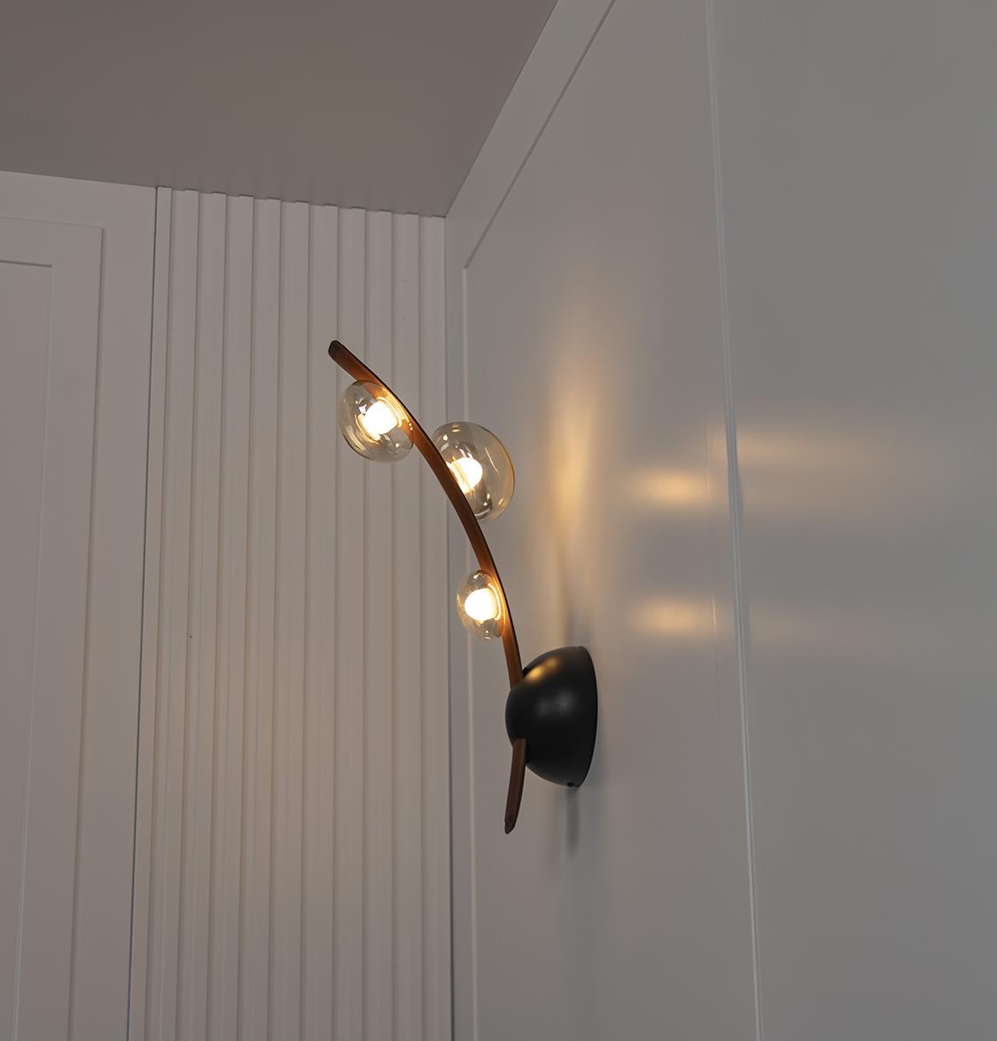 Kinşasa Brown Leather Three Honey Glass Wall Sconce - Heka Lighting & Trading Limited