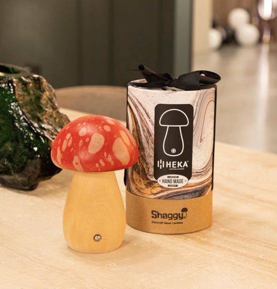 Shaggy Red Battal Marbling Wood Mushroom Table Lamp